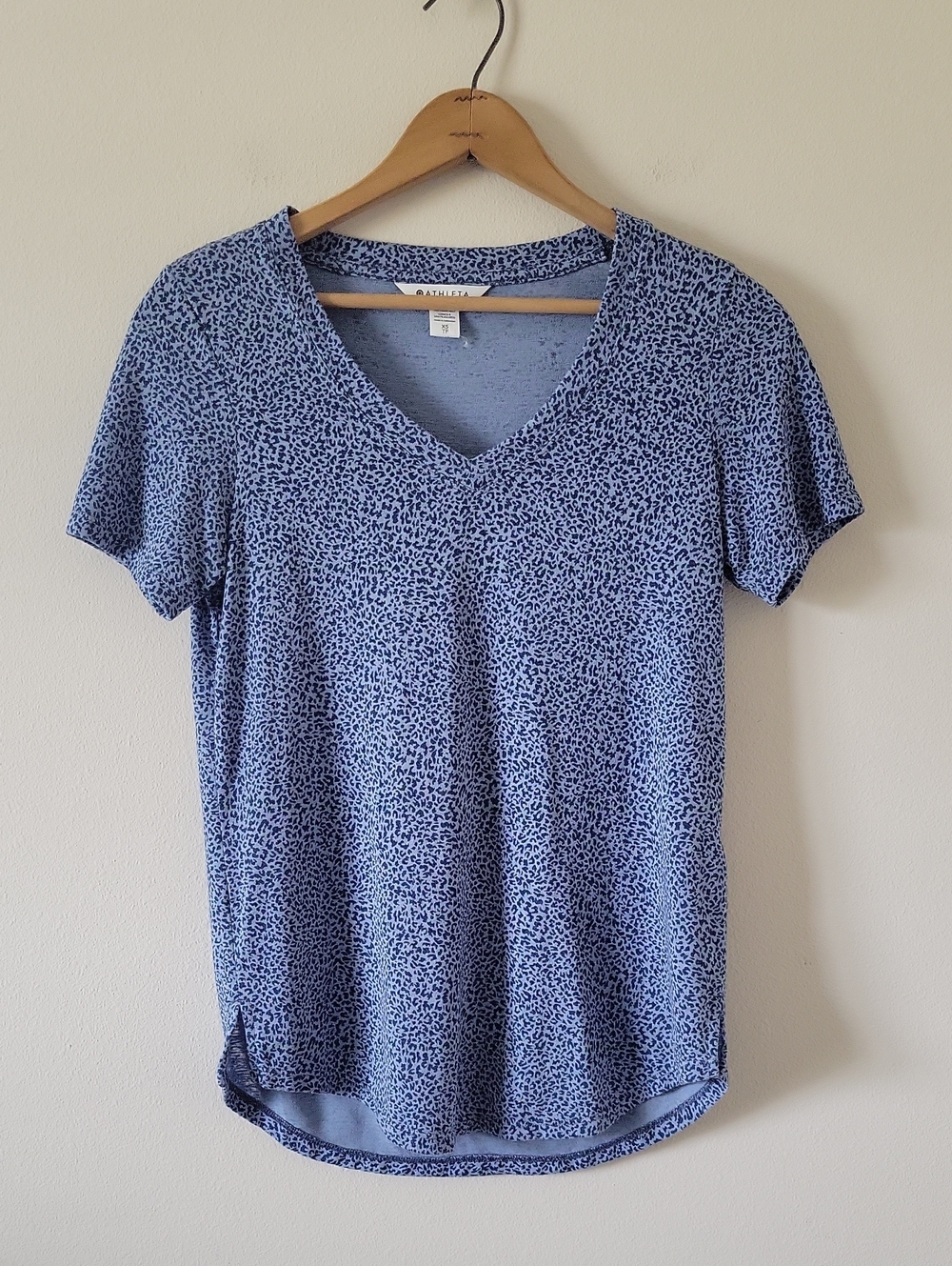 Athleta Blue Breezy Scoop V-neck Tee‎ Size XS